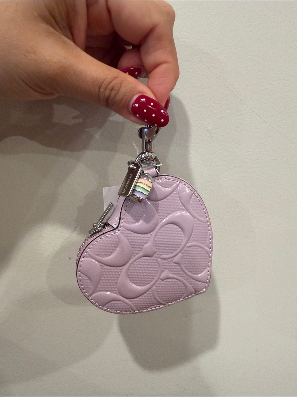 🎀COACH~Heart Bag Charm In Signature Leather With Heart Charm - Picture 2 of 2